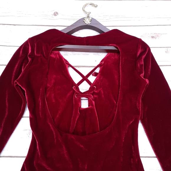 Red velvet backless bodysuit criss cross tie front - Picture 10 of 11